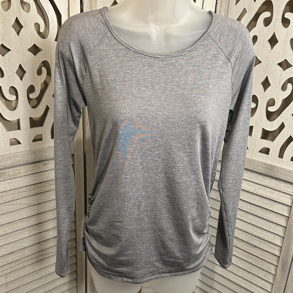 Women's Long-Sleeve Scoop Neck Top - Gray shirt size S